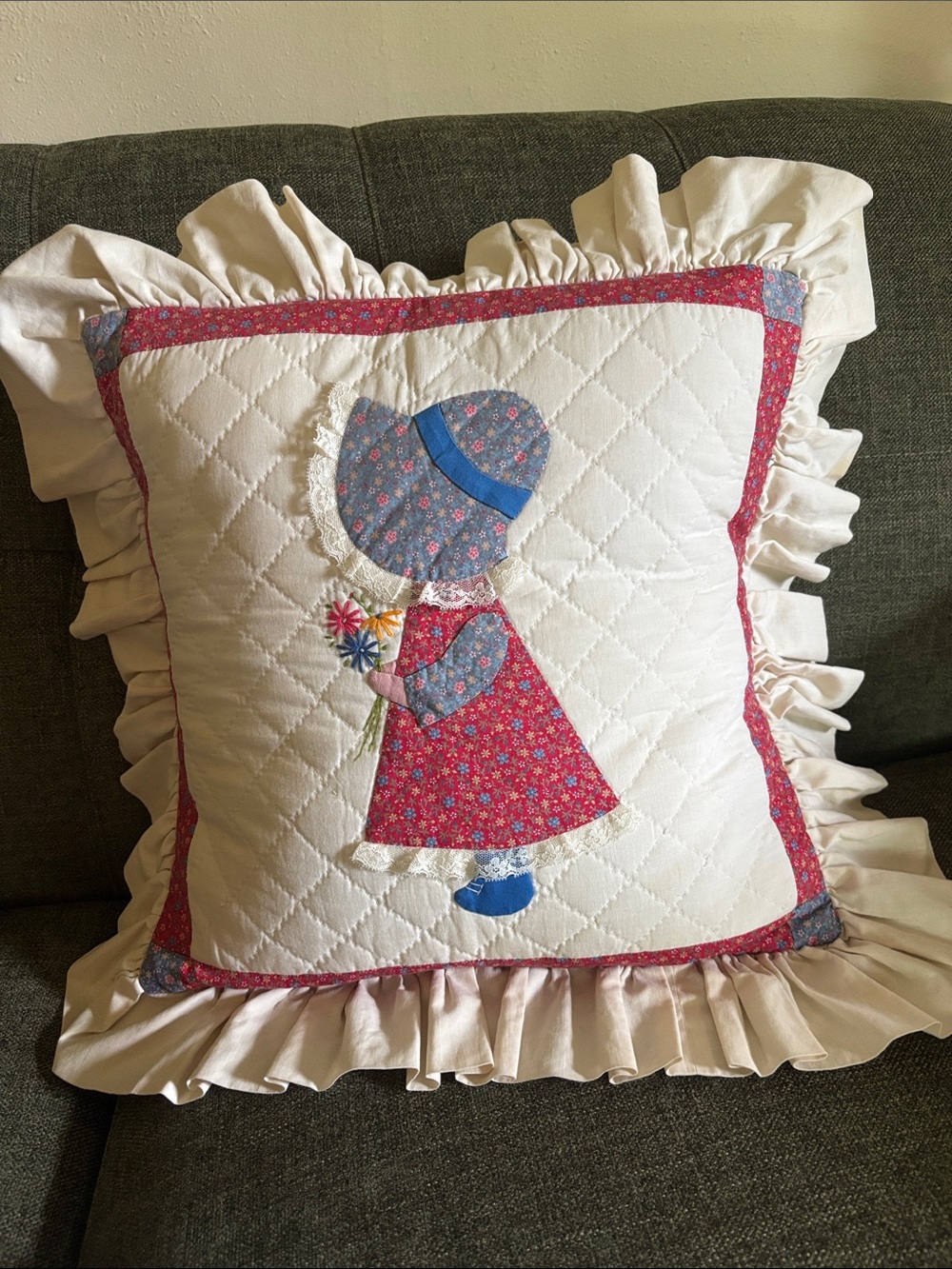 Vintage Handmade Sunbonnet Patchwork Decorative Throw Pillow with Pillow